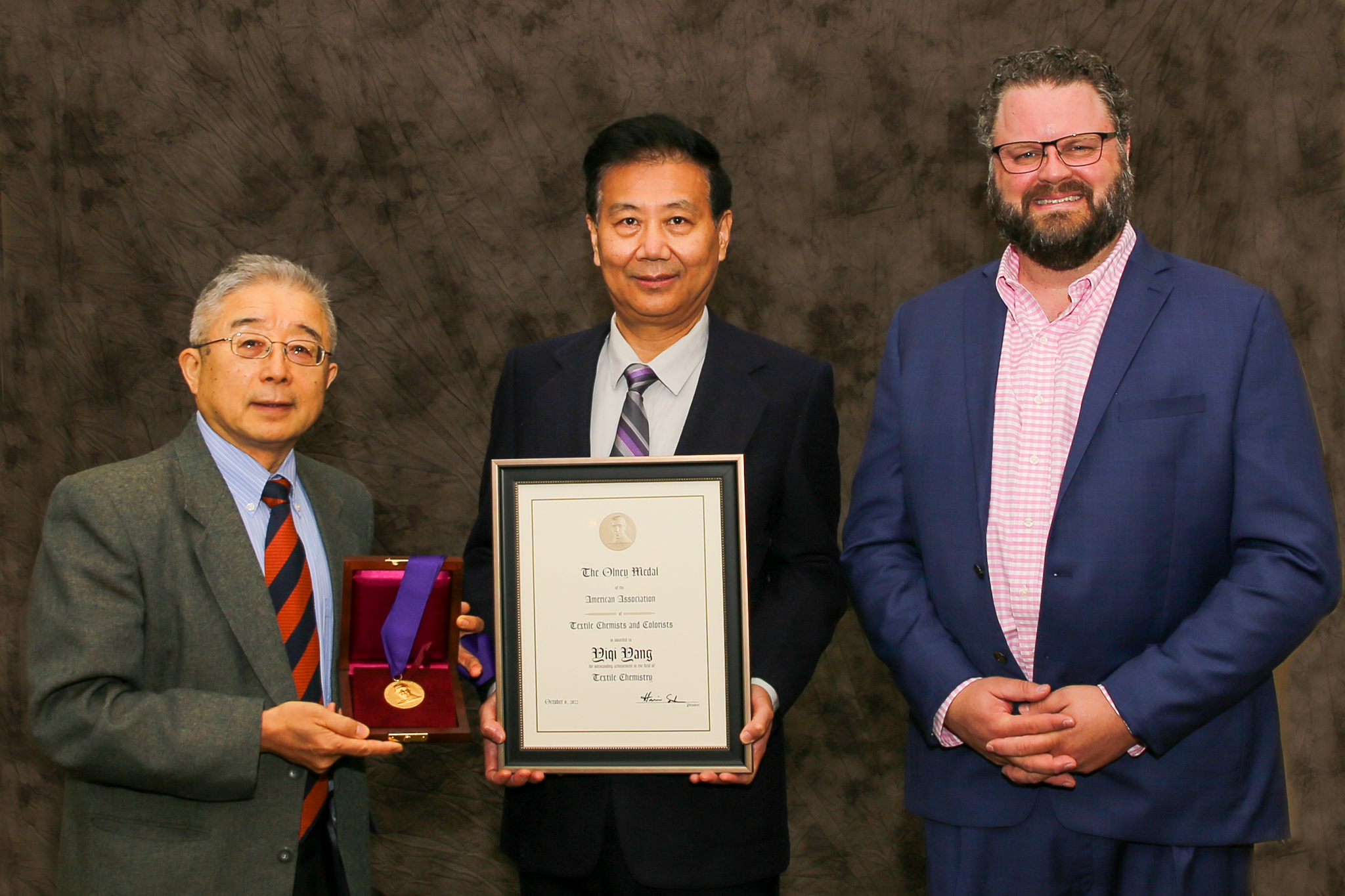 Yiqi Yang receives 2021 AATCC Olney Medal